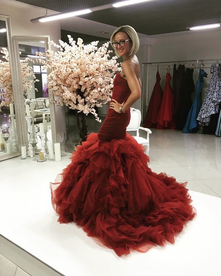 Ольга Бузова встречает свой юбилей в шикарном красном вечернем платье