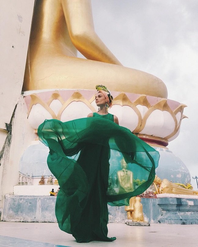Два потрясающих зеленых платья Алены Водонаевой для отдыха в Тайланде