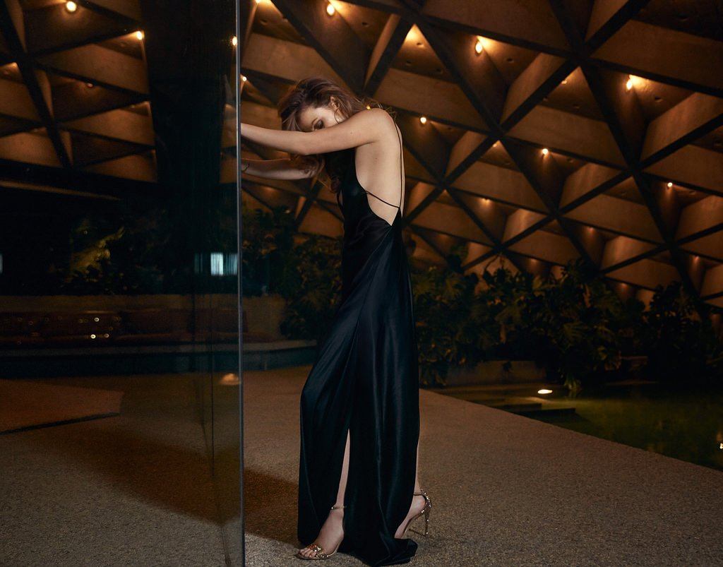 Оливия Уайлд позирует в шикарных вечерних платьях для The Edit