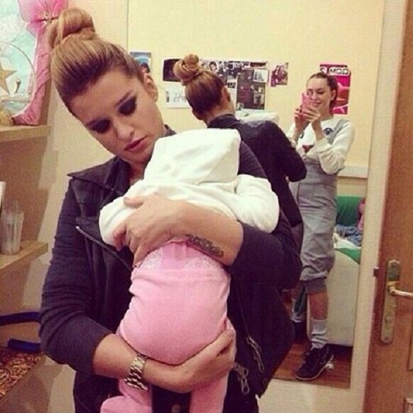 Ксения Бородина выложила фото с первой фотосессии своей младшей дочери