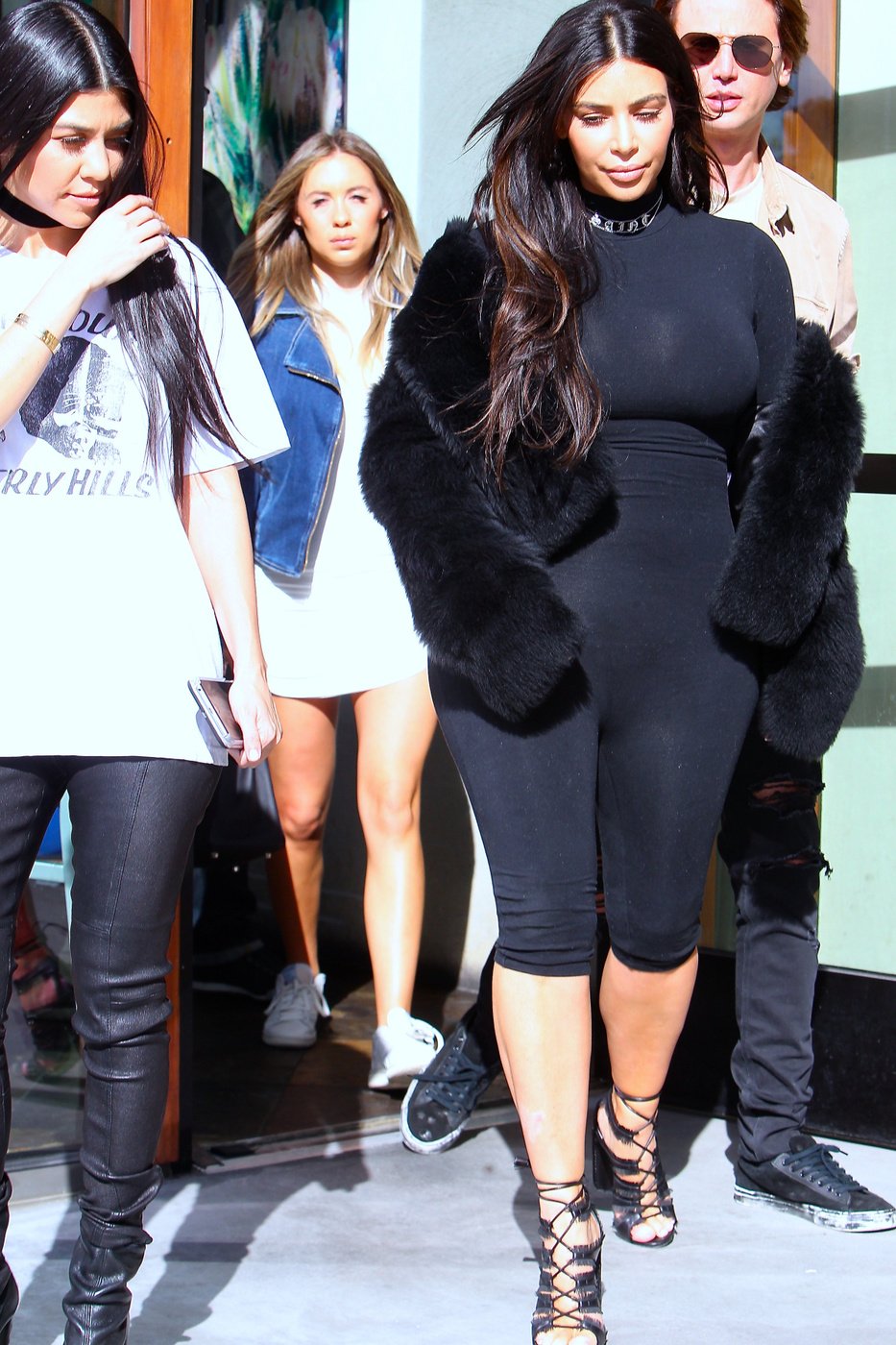 Ким Кардашян носит облегающие вещи, не стесняясь фигуры