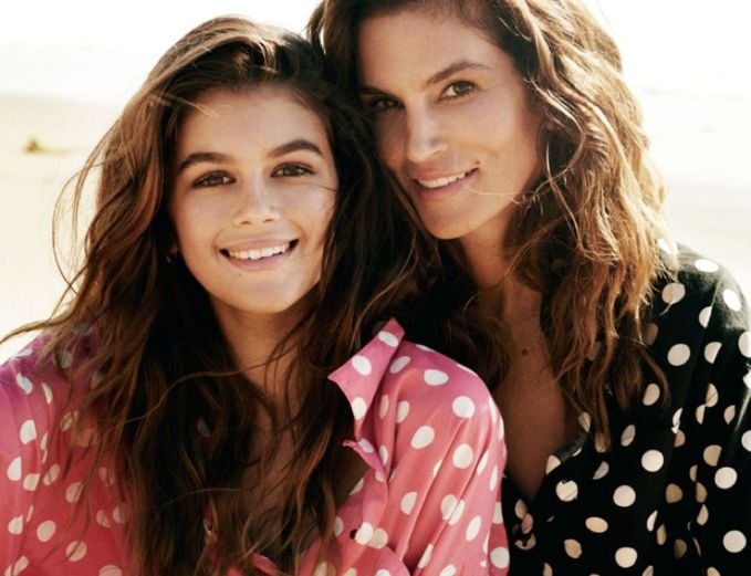 Синди Кроуфорд позирует вместе с дочерью на страницах Vogue