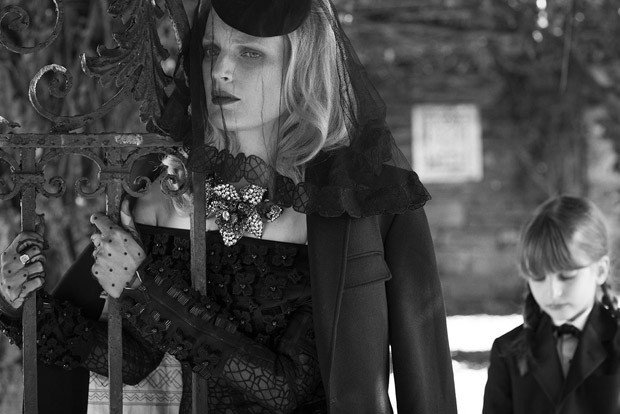 Жиневье ван Синус и Меган Коллисон в готическом фотосете для A Magazine