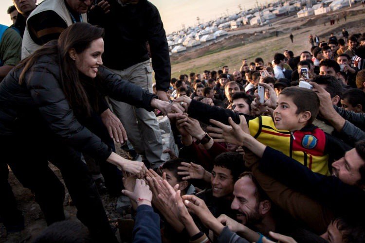 Анджелина Джоли впервые появилась на публике после сообщений о госпитализации