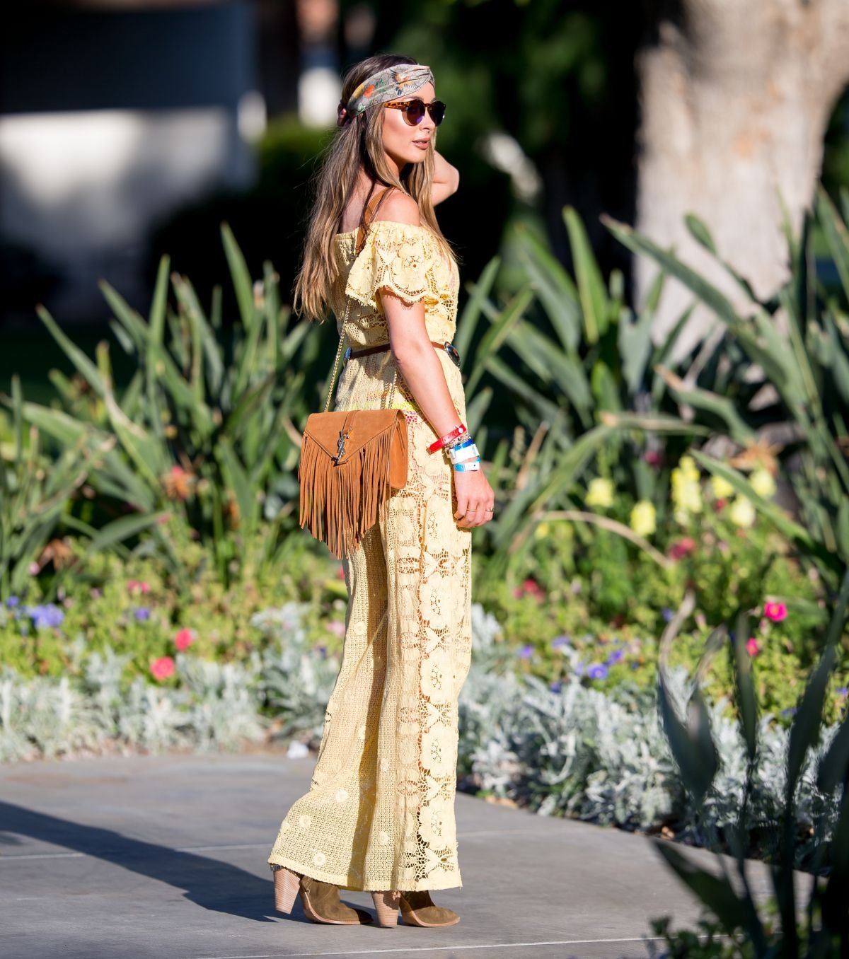 Кортни Сикс гуляла по улицам Лос-Анжелеса в эктравагантном наряде