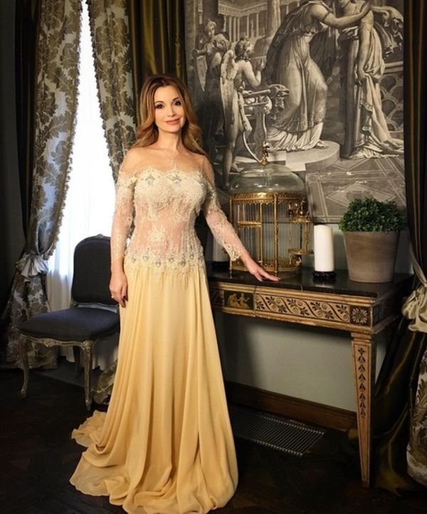 Ольга Орлова очаровала поклонников, примерив свадебное платье