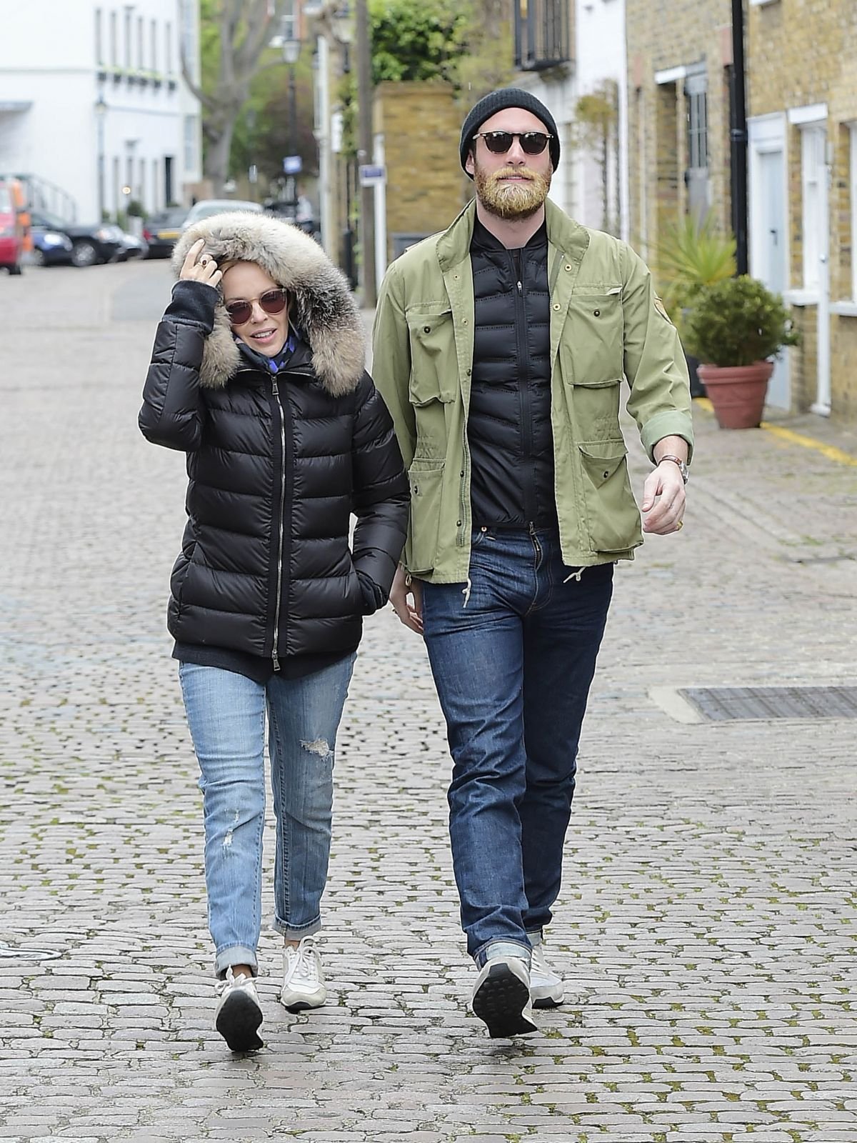 Кайли Миноуг гуляет с бойфрендом по улицам Лондона