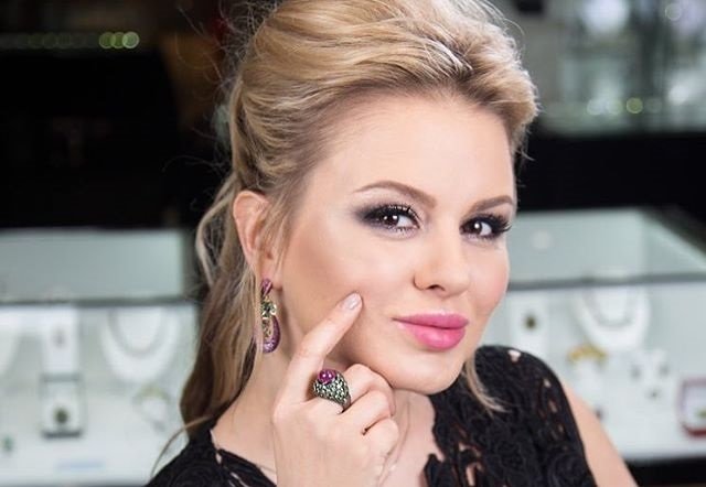 Анна Семенович раскрыла секрет своих «выдающихся привлекательностей»