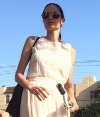 Анджелина Джоли с дочкой прокатилась на самокате по Лос-Анджелесу