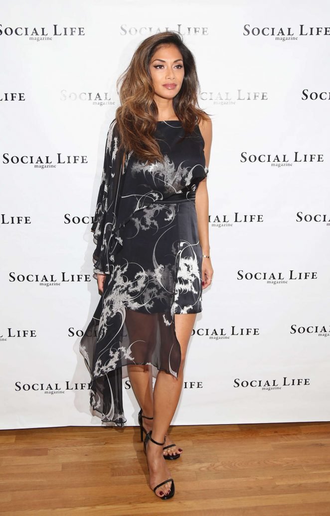 Николь Шерзингер прибыла на Social life Magazine в интересном платье