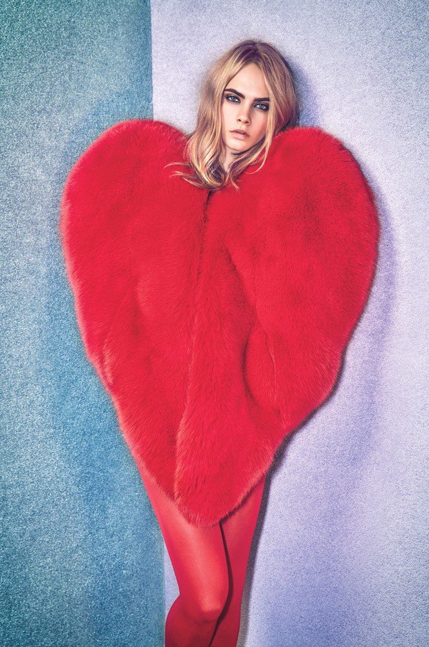 Кара Делевинь в образе пушистого сердца на обложке W Magazine