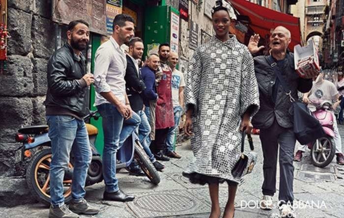 Dolce & Gabbana удивили креативной фотосессией, сняв моделей среди прохожих