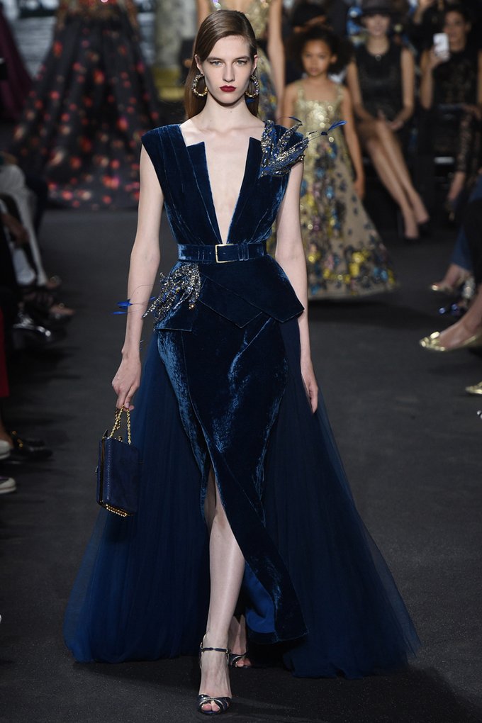 Показ роскошных платьев от Elie Saab на Неделе моды в Париже