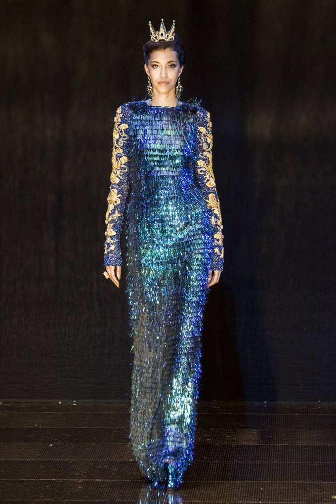 Невероятный показ Guo Pei на Неделе моды в Париже