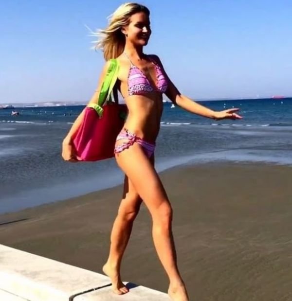 Марина Африкантова поразила похудевшей фигурой на отдыхе на Кипре