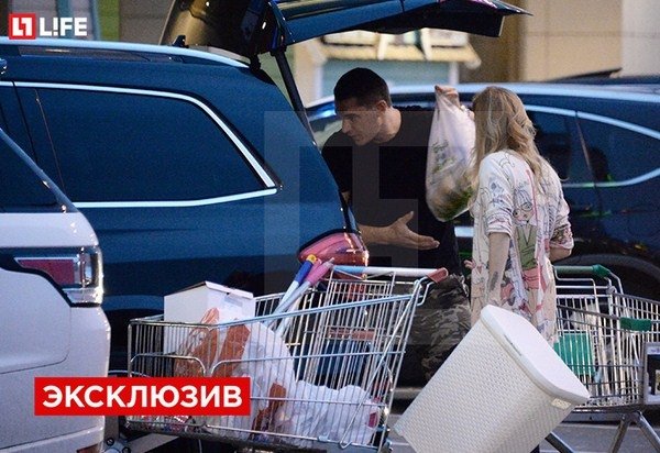 Папарацци застукали Ксению Бородину и Курбана Омарова в магазине (видео)