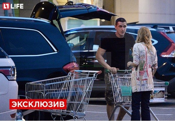 Папарацци застукали Ксению Бородину и Курбана Омарова в магазине (видео)