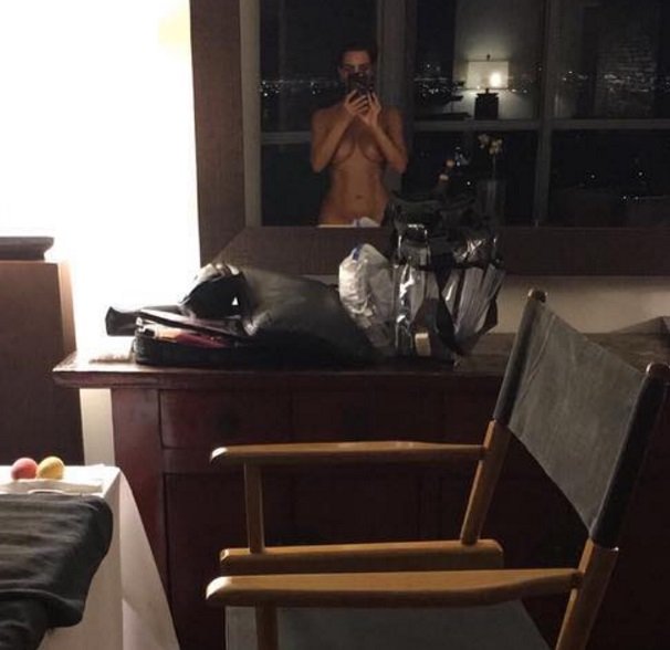 Ким Кардашьян полностью обнажилась в Snapchat (фото + видео)