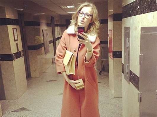 Беременная Ксения Собчак кардинально изменила стиль одежды и попала под волну критики