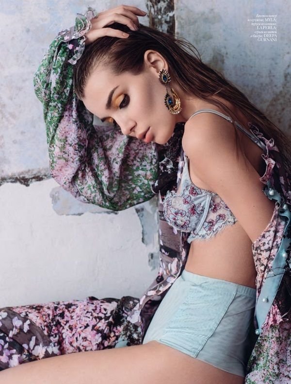 Российская красотка  Дарья Коновалова украсила новый Vogue