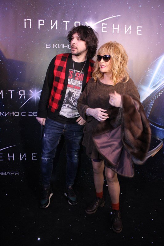 Алла Пугачева появилась на премьере фильма «Притяжение» в мини-платье