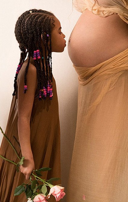 В сети появились новые снимки из обнаженной фотосессии беременной Бейонсе