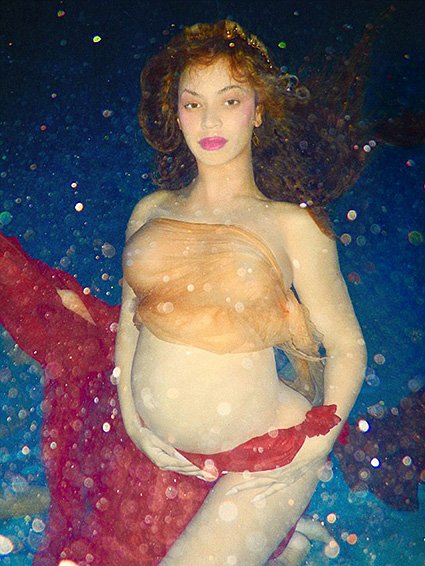 В сети появились новые снимки из обнаженной фотосессии беременной Бейонсе
