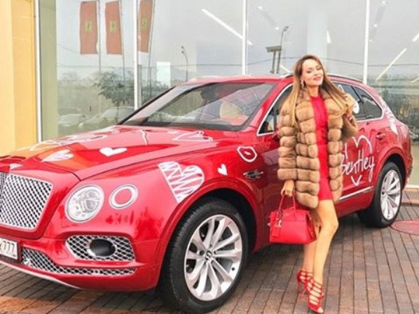 Получив машину за 20 млн рублей, Анна Калашникова помирилась с Шаляпиным