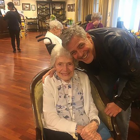 Джордж Клуни встретился с 87-летней поклонницей