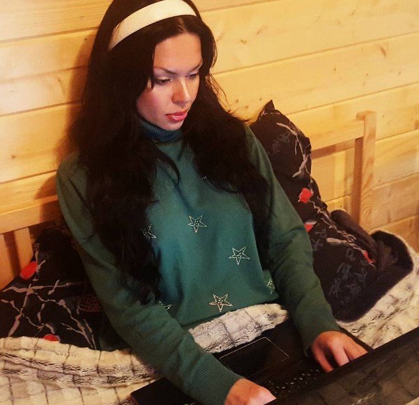 Виктория Карасева, показав грудь, пропала из Инстаграм