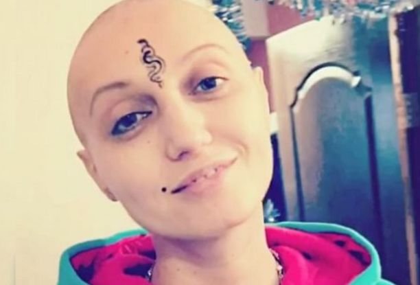 Пытаясь оправиться от рака, певица Лама Сафонова испытывает мучительные боли