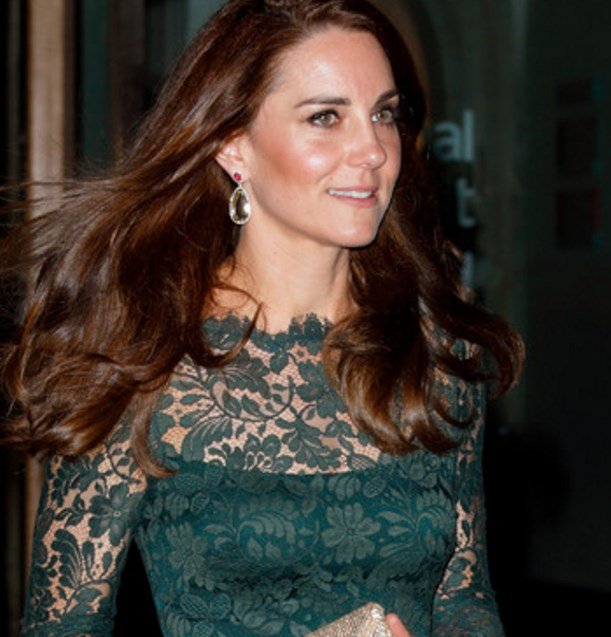 Британские СМИ "разнесли" безвкусное платье Кейт Миддлтон