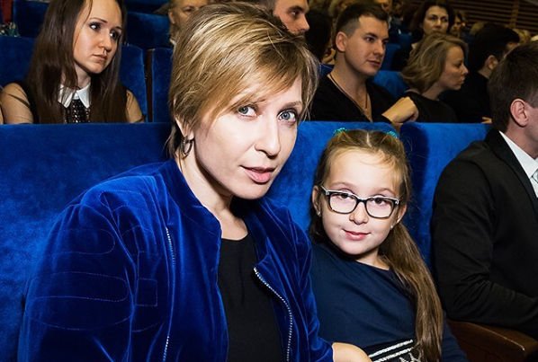 Яна Чурикова беспокоится о будущем дочки