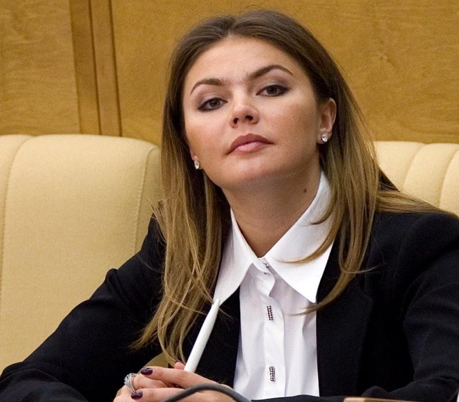 Наряд Алины Кабаевой вызвал бурю обсуждений в сети