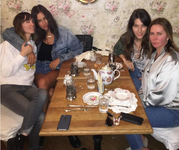 Ирина Шейк отдохнула вместе со своими русскими подругами в Нью-Йорке