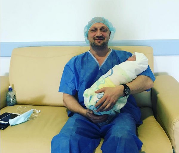 Гоша Куценко поделился снимком новорожденной дочери