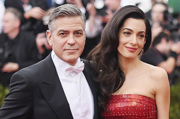 Джордж Клуни сам старается ухаживать за детьми