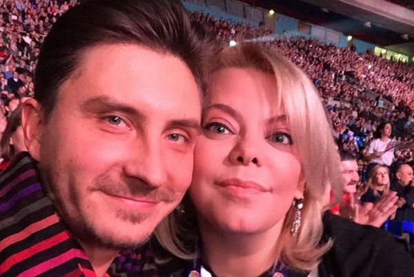 Жених Яны Поплавской хочет удивить свою избранницу в медовый месяц
