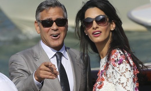 Джордж Клуни и его супруга впервые были замечены с новорожденными детьми
