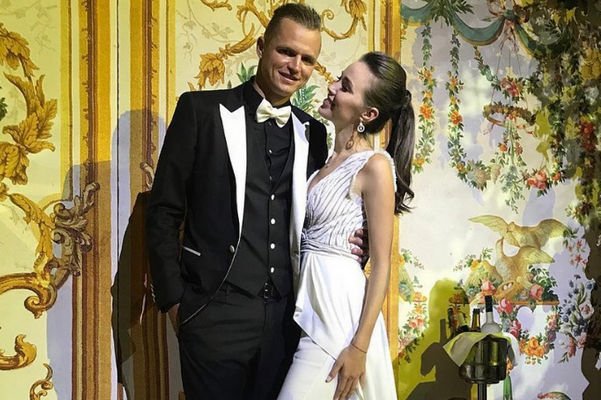 Фанаты гадают, сыграли ли свадьбу Дмитрий Тарасов и Анастасия Костенко