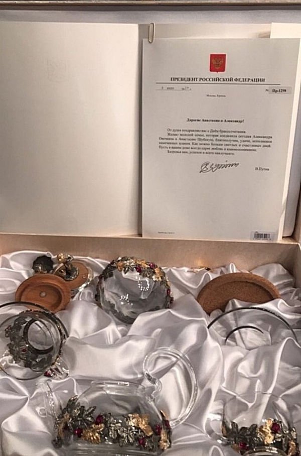 Владимир Путин отправил роскошный подарок Александру Овечкину на свадьбу