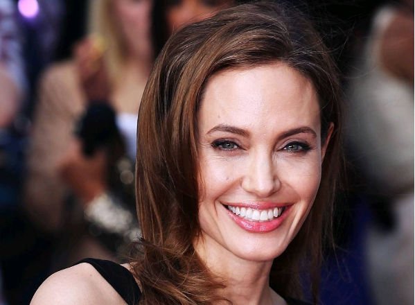 Анджелина Джоли решила ответить на обвинения в жестоком обращении с детьми-сиротами