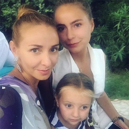Татьяна Навка очаровала сеть селфи с дочерьми