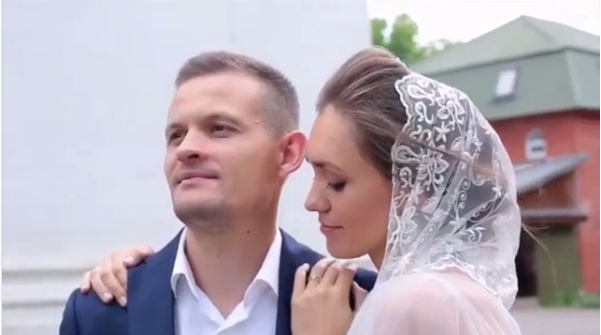Мария Адоевцева показала трогательные снимки с венчания