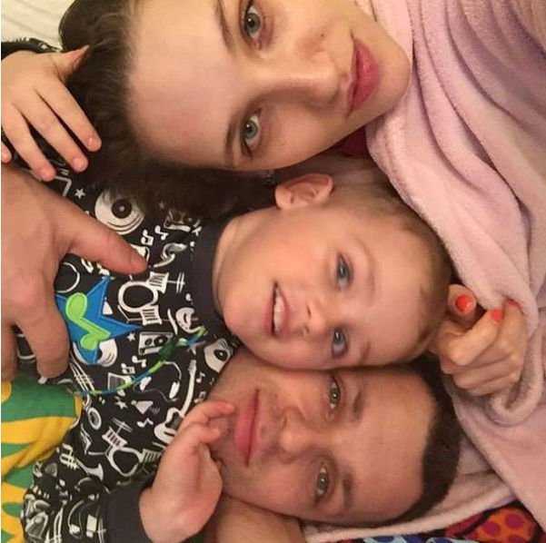 Жена Алексея Янина сообщила о его самочувствии после комы