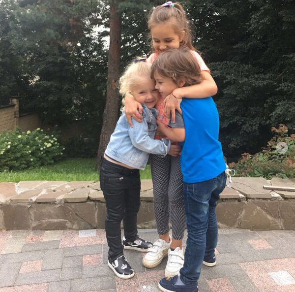 Совместный снимок дочки Кристины Орбакайте и младших детей Аллы Пугачевой восхитил поклонников