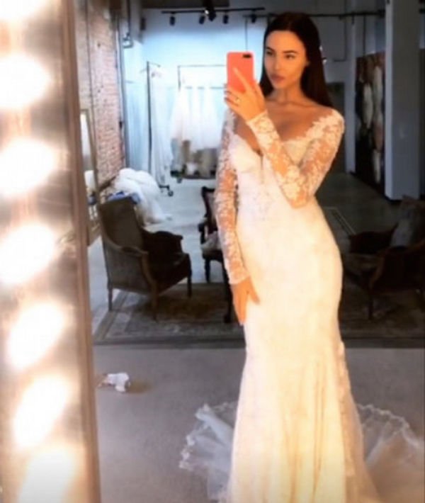 Фанаты недоумевают, увидев снимок Анастасии Решетовой в свадебном платье