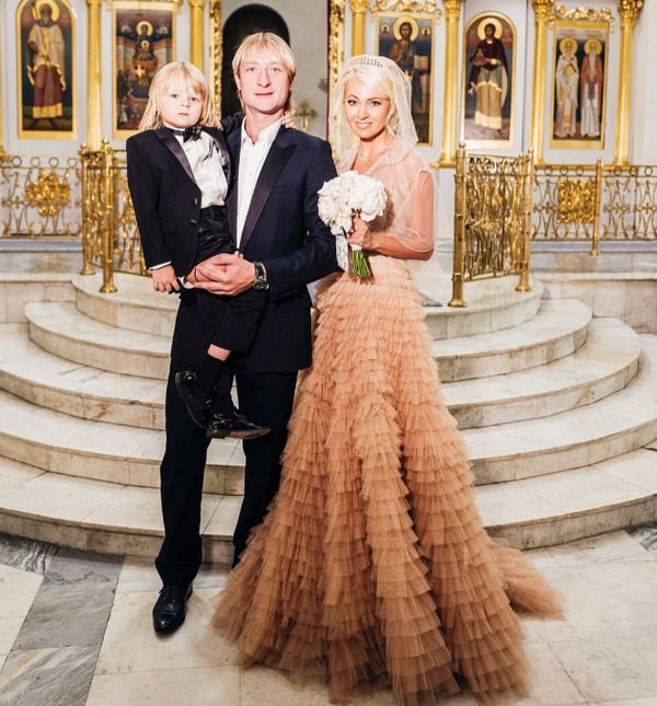 Евгений Плющенко и Яна Рудковская провели тайный обряд венчания