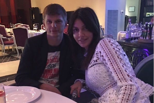 Андрей Аршавин и его жена не забывают о романтике в отношениях