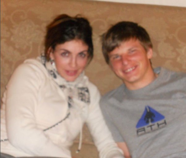 Жена Андрея Аршавина поделилась архивным семейным снимком